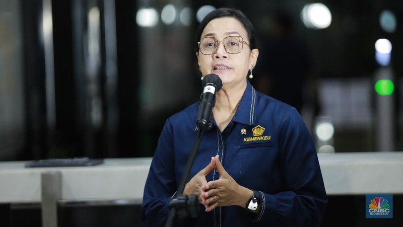 Menteri Keuangan Sri Mulyani bersama Menteri Perumahan dan Kawasan Permukiman (PKP) Maruarar Sirait atau biasa dipanggil Ara, Menteri BUMN Erick Thohir dan Gubernur Bank Indonesia (BI) Perry Warjiyo usai rapat tertutup membahas program 3 juta rumah di Kantor Kementerian Keuangan, Jakarta Rabu (19/2/2025) malam. (վ/Muhamad Sabki)