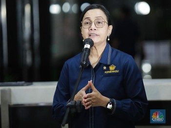 Deflasi Saat PHK Marak & Daya Beli Turun, Sri Mulyani: Bukan Krisis!