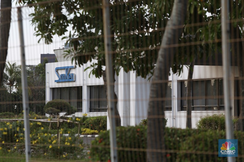 Foto udara memperlihatkan Pabrik PT Sanken Indonesia di Kawasan Industri MM2100, Cikarang, Jawa Barat, Kamis (20/2/2025). Pabrik PT Sanken Indonesia akan menghentikan produksi pada Juni 2025. Saat ini, aktivitas produksi masih berlangsung. (CNBC Indonesia/Tias Budiarto) Foto udara memperlihatkan Pabrik PT Sanken Indonesia di Kawasan Industri MM2100, Cikarang, Jawa Barat, Kamis (20/2/2025). Pabrik PT Sanken Indonesia akan menghentikan produksi pada Juni 2025. Saat ini, aktivitas produksi masih berlangsung. (CNBC Indonesia/Tias Budiarto)