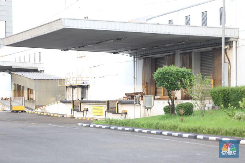 Foto udara memperlihatkan Pabrik PT Sanken Indonesia di Kawasan Industri MM2100, Cikarang, Jawa Barat, Kamis (20/2/2025). Pabrik PT Sanken Indonesia akan menghentikan produksi pada Juni 2025. Saat ini, aktivitas produksi masih berlangsung. (CNBC Indonesia/Tias Budiarto) Foto udara memperlihatkan Pabrik PT Sanken Indonesia di Kawasan Industri MM2100, Cikarang, Jawa Barat, Kamis (20/2/2025). Pabrik PT Sanken Indonesia akan menghentikan produksi pada Juni 2025. Saat ini, aktivitas produksi masih berlangsung. (CNBC Indonesia/Tias Budiarto)