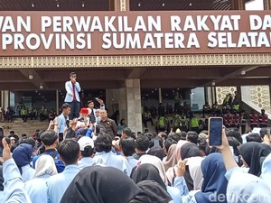 DPRD Sumsel Sepakati 9 Tuntutan Mahasiswa di Aksi Indonesia Gelap