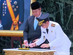 Pramono Anung Teken Dokumen Sertijab Gubernur Jakarta 2025-2030