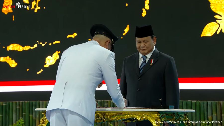 Presiden Prabowo Lantik Kepala Daerah Seluruh Indonesia, Halaman Istana Merdeka, Kamis, (20/2/2025). (Tangkapan Layar Youtube Sekretariat Presiden)