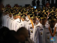 Momen Pelantikan 961 Kepala Daerah, Prabowo Salami Satu per Satu