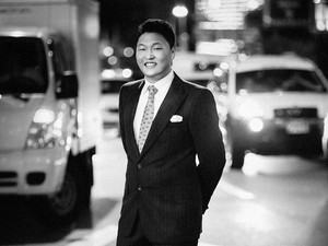 Polisi Geledah Kantor Agensi PSY P Nation