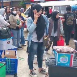 Tangis Buruh di RI, Jelang Lebaran Tiba-Tiba PHK Massal Menghantui