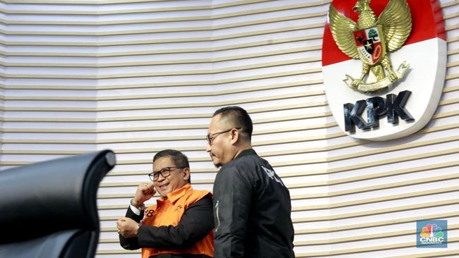 Berompi Oranye, Hasto Kristiyanto Ditahan KPK