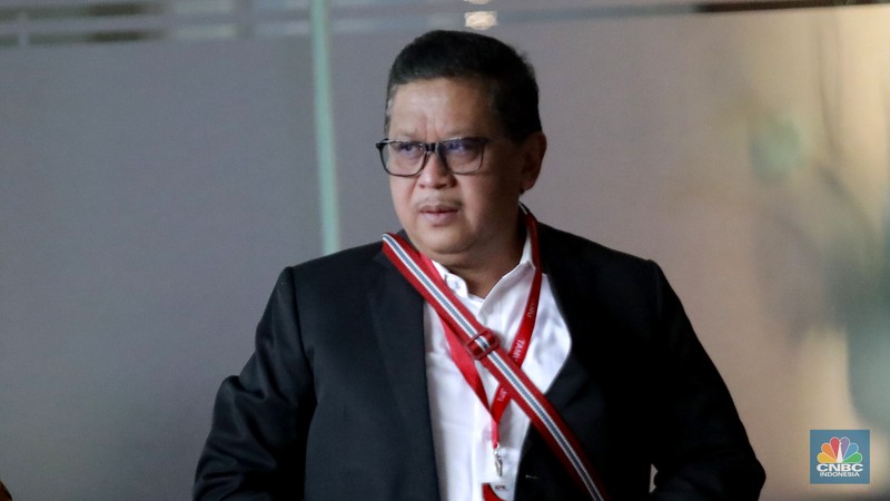 Sekjen PDIP Hasto Kristiyanto tiba di Kantor KPK, Jakarta, Kamis (20/2/2025). Ia terjerat kasus dugaan suap Harun Masiku. Hasto sudah menjadi tersangka KPK. Sekjen PDIP Hasto Kristiyanto tiba di Kantor KPK, Jakarta, Kamis (20/2/2025). Ia terjerat kasus dugaan suap Harun Masiku. Hasto sudah menjadi tersangka KPK. (CNBC Indonesia/Muhammad Sabki)