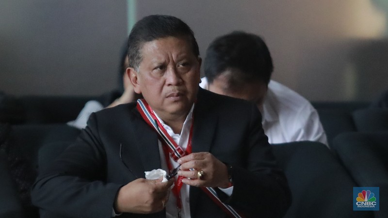 Sekjen PDIP Hasto Kristiyanto tiba di Kantor KPK, Jakarta, Kamis (20/2/2025). Ia terjerat kasus dugaan suap Harun Masiku. Hasto sudah menjadi tersangka KPK. Sekjen PDIP Hasto Kristiyanto tiba di Kantor KPK, Jakarta, Kamis (20/2/2025). Ia terjerat kasus dugaan suap Harun Masiku. Hasto sudah menjadi tersangka KPK. (CNBC Indonesia/Muhammad Sabki)