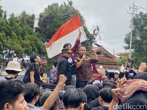 Indonesia Gelap di Sukabumi, Kritisi MBG hingga Efesiensi Anggaran