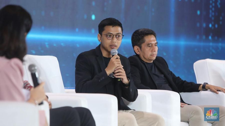 Chief Technology Officer & Co-Founder TransTrack, Aris Pujud Kurniawan menyampaikan pemaparan dalam acara Tech & Telco Summit 2025 di Jakarta, Jumat (21/2/2025). (²©²ÊÍøÕ¾/Faisal Rahman)