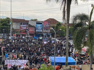 Mahasiswa Jember Demo Tolak Revisi UU Minerba, Efisiensi dan Danantara