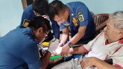 Bikin Bengkak Jari, Cincin Emas Kakek di Klaten Dipotong Damkar