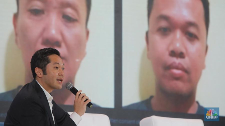 Founder dan Group CEO VIDA, Niki Luhur menyampaikan pemaparan dalam acara dalam acara Tech & Telco Summit 2025 di Jakarta, Jumat (21/2/2025). (CNBC Indonesia/Faisal Rahman)