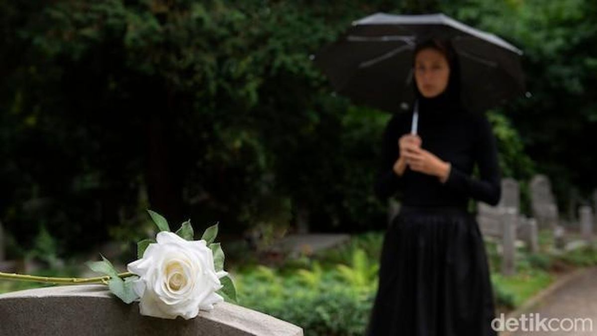 Adab Ziarah Kubur bagi Wanita dalam Islam, Lengkap dengan Doanya