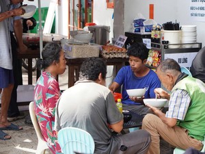Mulia! Kedai Ini Menjual Makanan Murah untuk Buruh