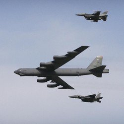 2 Jet Bomber Nuklir AS B-52 Wara-wiri di Langit Arab, Ada Apa?