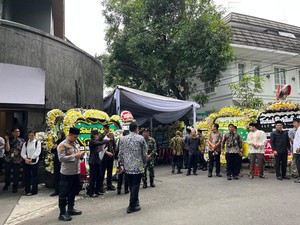 Menag Nasaruddin-Pramono Melayat ke Rumah Duka Eks Wakapolri Syafruddin