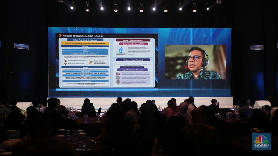 Wakil Menteri Komunikasi dan Digital Indonesia, Nezar Patria menyampaikan sambutan melalui zoom dalam acara Tech & Telco Summit 2025 secara daring, Jumat (21/2/2025). (CNBC Indonesia/Faisal Rahman)