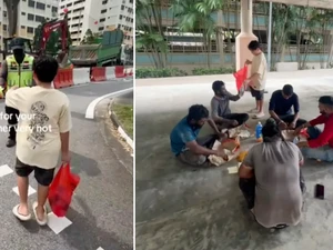 Mulia! Bocah Ini Bagi-bagi Minuman ke Pekerja Konstruksi
