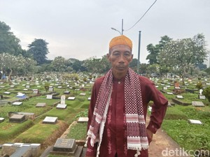 Cerita Sunardi Datang dari Cikande demi Jajakan Jasa Doa di TPU Karet Bivak