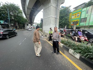 Pengendara di Palembang Tewas Tabrak Tiang LRT Usai Senggolan Motor