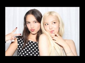 Video: Ucapan Selamat Ulang Tahun untuk Olivia Rodrigo dari ROSE BLACKPINK