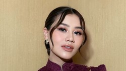 8 Foto Aaliyah Massaid Jadi Bridesmaid Berkebaya Janggan, Pancarkan Aura Bumil