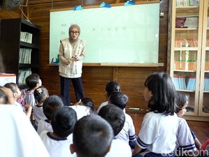 Dwi Sulistia Ningsih, Perangi Buta Huruf di Kampung Halaman