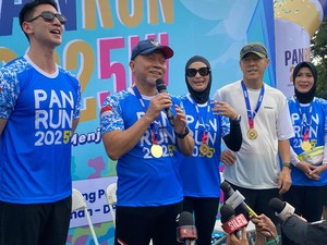 Zulhas Lari Bareng Shin Tae Yong di DPR: Sehat Tak Bisa Diwakilkan