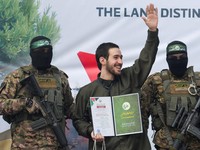 Potret Momen Hamas Bebaskan 6 Sandera Israel Terakhir