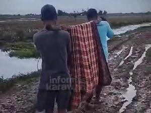 Ada Pilu Warga di Balik Jalanan Berlumpur Desa Karyabakti Karawang