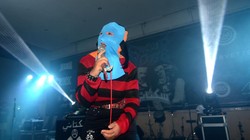 Novi Vokalis Sukatani Nyanyi Proyek Sialan