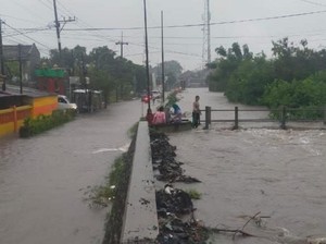 Hujan Lebat, Pasuruan Terendam Banjir Luapan Sungai-Jalanan Macet
