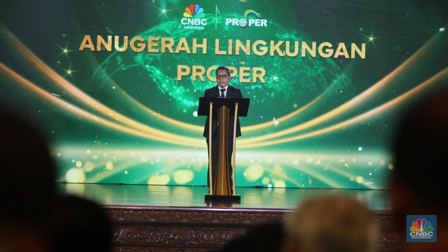 DEPUTI BIDANG PENGENDALIAN PENCEMARAN DAN KERUSAKAN LINGKUNGAN, KEMENTERIAN LINGKUNGAN HIDUP/BADAN PENGENDALIAN LINGKUNGAN HIDUP RI, RASIO RIDHO SANI Menyampaikan laporan dalam Anugerah Lingkungan Proper di Jakarta, Senin (24/2/2025). (վ/Tri Susilo)