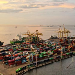 Pelindo Terminal Petikemas Tambah Alat Bongkar Muat TPK Semarang