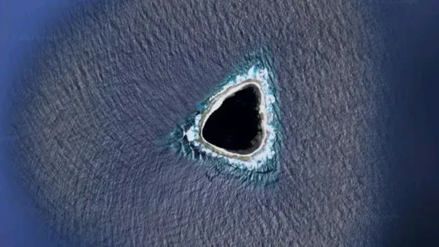 Gambar Pulau Vostok dari Google Maps tahun 2021 dibagikan secara luas secara daring bersamaan dengan rumor yang tidak benar tentang apa sebenarnya pulau itu. (Dok. Google Maps)