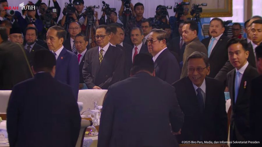 Mantan Presiden RI ke - 7 Joko Widodo, Mantan Presiden RI ke-6 Susilo Bambang Yudhoyono, Mantan Wakil Presiden ke-11 Boediono, dan Wakil Presiden Gibran Rakabuming Raka dalam Peluncuran Daya Anagata Nusantara (Danantara), Senin (24/2/2025). (Tangkapan Layar Youtube Sekretariat Presiden)
