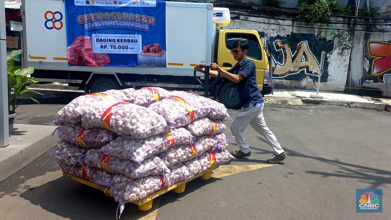 Operasi Pasar jelang Ramadhan di PosAgri Kantor Pos Flora, Fatmawati, Jakarta, Senin (24/2/2025). (CNBC Indonesia/Muhammad Sabki) Operasi Pasar jelang Ramadhan di PosAgri Kantor Pos Flora, Fatmawati, Jakarta, Senin (24/2/2025). (CNBC Indonesia/Muhammad Sabki)