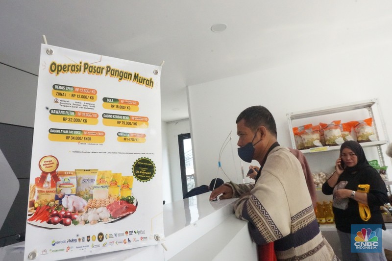 Operasi Pasar jelang Ramadhan di PosAgri Kantor Pos Flora, Fatmawati, Jakarta, Senin (24/2/2025). (CNBC Indonesia/Muhammad Sabki) Operasi Pasar jelang Ramadhan di PosAgri Kantor Pos Flora, Fatmawati, Jakarta, Senin (24/2/2025). (CNBC Indonesia/Muhammad Sabki)