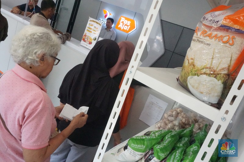 Operasi Pasar jelang Ramadhan di PosAgri Kantor Pos Flora, Fatmawati, Jakarta, Senin (24/2/2025). (CNBC Indonesia/Muhammad Sabki) Operasi Pasar jelang Ramadhan di PosAgri Kantor Pos Flora, Fatmawati, Jakarta, Senin (24/2/2025). (CNBC Indonesia/Muhammad Sabki)