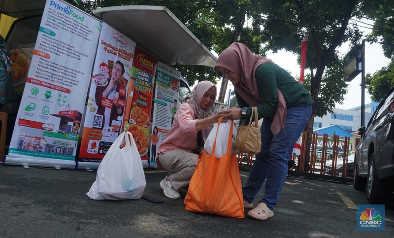 Operasi Pasar jelang Ramadhan di PosAgri Kantor Pos Flora, Fatmawati, Jakarta, Senin (24/2/2025). (CNBC Indonesia/Muhammad Sabki) Operasi Pasar jelang Ramadhan di PosAgri Kantor Pos Flora, Fatmawati, Jakarta, Senin (24/2/2025). (CNBC Indonesia/Muhammad Sabki)