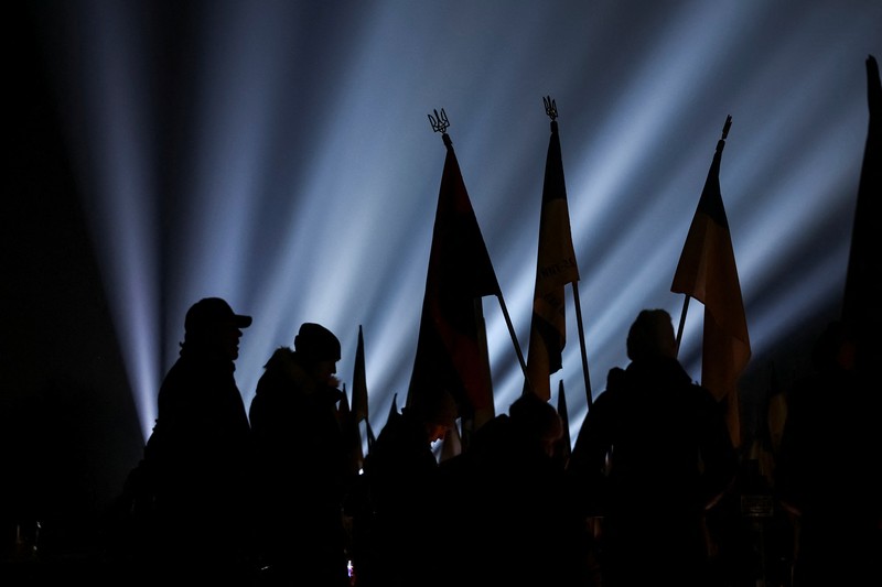 Orang-orang mengambil bagian dalam pawai untuk menandai ulang tahun ketiga invasi Rusia ke Ukraina, di pusat kota Lisbon, Portugal, 23 Februari 2025. Orang-orang mengambil bagian dalam pawai untuk menandai ulang tahun ketiga invasi Rusia ke Ukraina, di pusat kota Lisbon, Portugal, 23 Februari 2025. (REUTERS/Pedro Nunes)