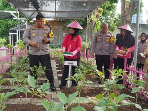 Bhayangkari Pasuruan Kelola Program Pekarangan Pangan Lestari di Pandaan