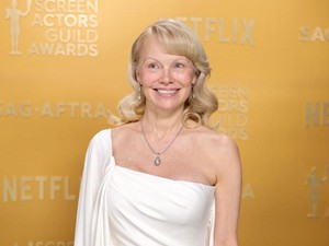 Pamela Anderson Gak Nyaman Duduk Dekat Seth Rogen di Golden Globes 2026