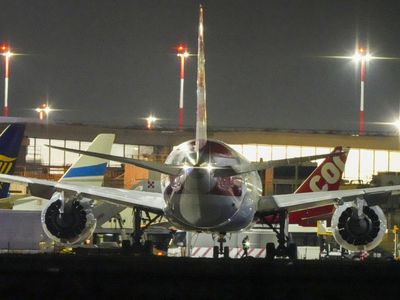 Bandara Raksasa Tetangga RI Kacau, 200 Penerbangan Lumpuh