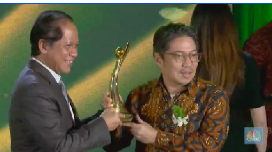 PT PERTAMINA GEOTHERMAL ENERGY AREA KAMOJANG menerima penghargaan dalam acara Anugerah Lingkungan PROPER di Jakarta, Senin (24/2/2025). (CNBC Indonesia)