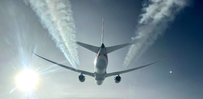 Pesawat Eurofighter Angkatan Udara Italia mengawal pesawat American Airlines dalam foto selebaran yang diperoleh Reuters pada tanggal 23 Februari 2025. Pesawat Eurofighter Angkatan Udara Italia mengawal pesawat American Airlines dalam foto selebaran yang diperoleh Reuters pada tanggal 23 Februari 2025. (Italian Air Force/Handout via REUTERS)