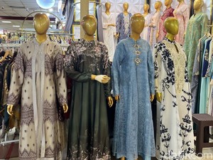 Gamis Silk Hingga Brokat untuk Lebaran 2025 Laris di Thamrin City