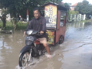 Kalimas Meluap Rendam 5 Desa di 2 Kecamatan Gresik